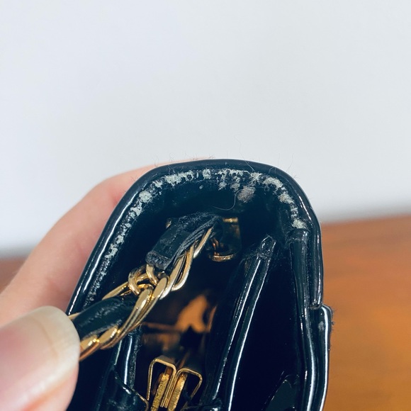 Elegant Black Patent Geometric Crossbody Bag - Picture 4 of 12